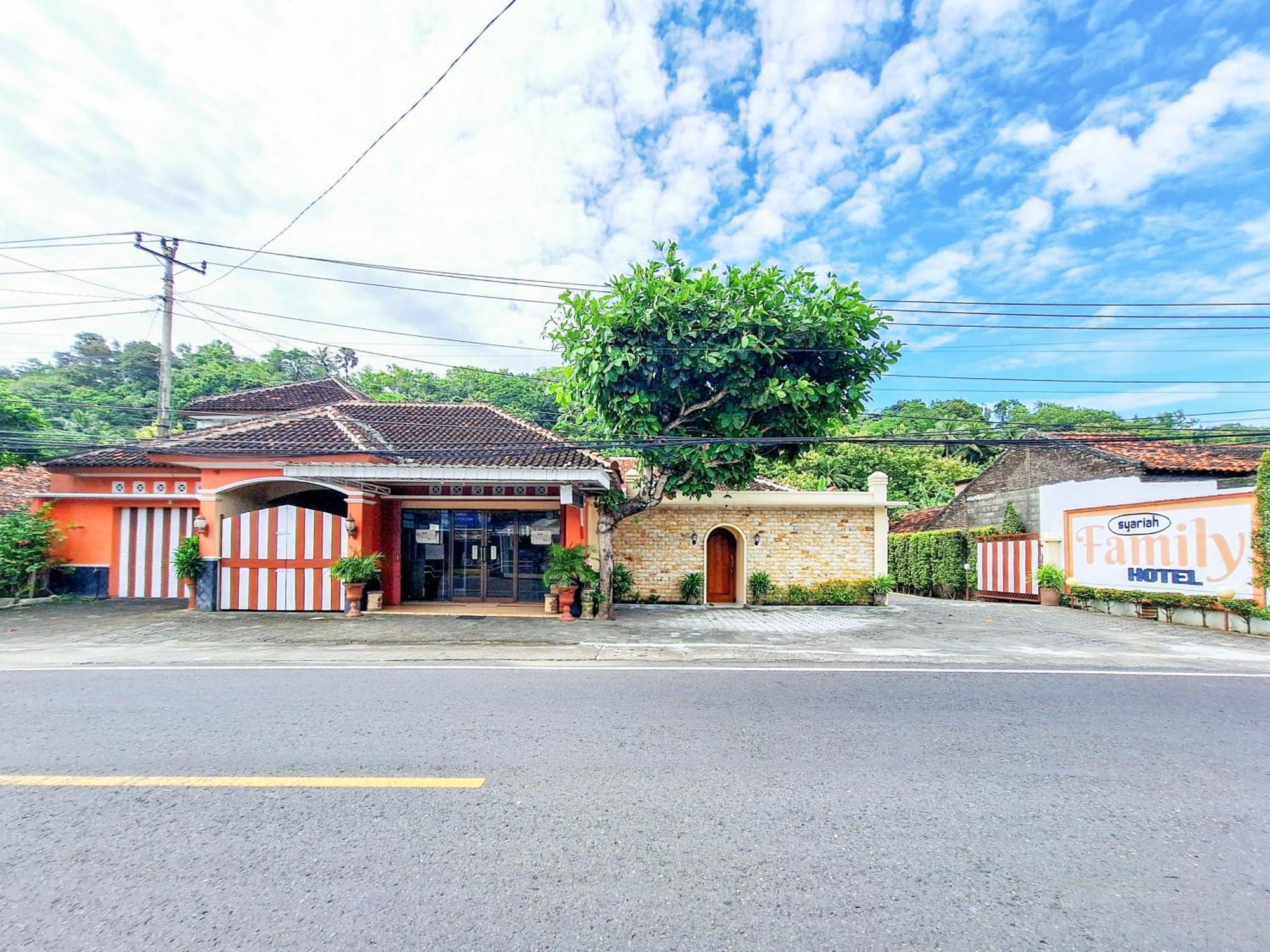 Hotel Family Syariah 1 Parangtritis Redpartner Buitenkant foto